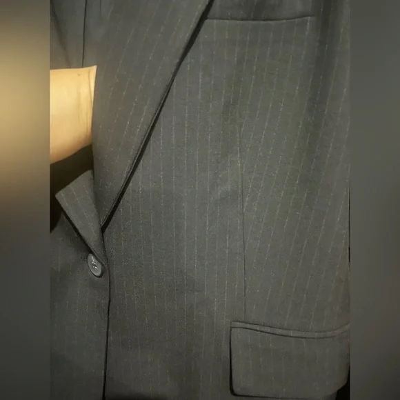 H&M pin stripe blazer. Size XL . Used gently - Picture 5 of 9